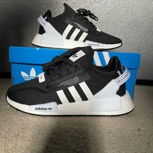 adidas nmd r1 V2 Core black / cloud white shoes NEW Mens/womens